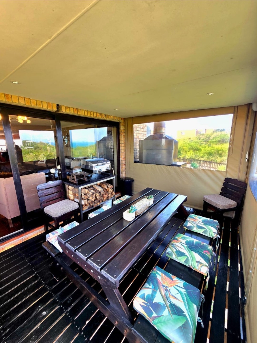 4 Bedroom Property for Sale in Paradise Beach Eastern Cape